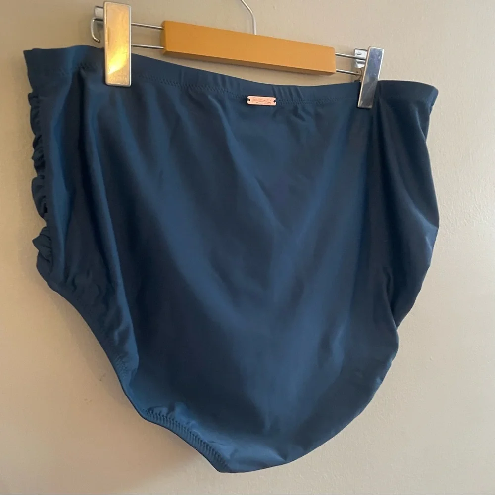 Raisins High-Waisted Ruched Bikini Bottom – Navy Plus Size 20 EUC - Picture 8 of 16